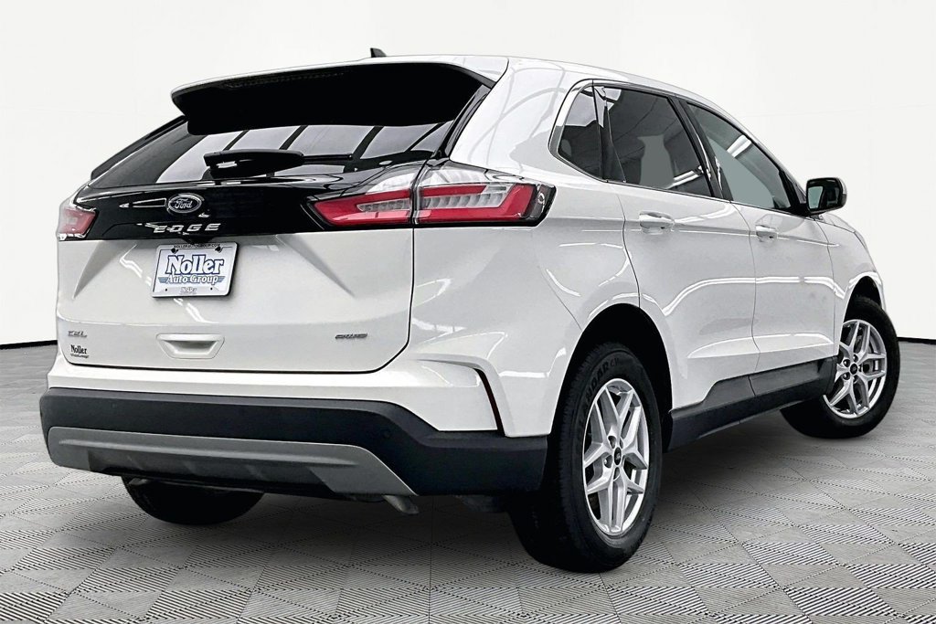 Certified 2024 Ford Edge SEL w/ Convenience Package AWD/4WD image 2