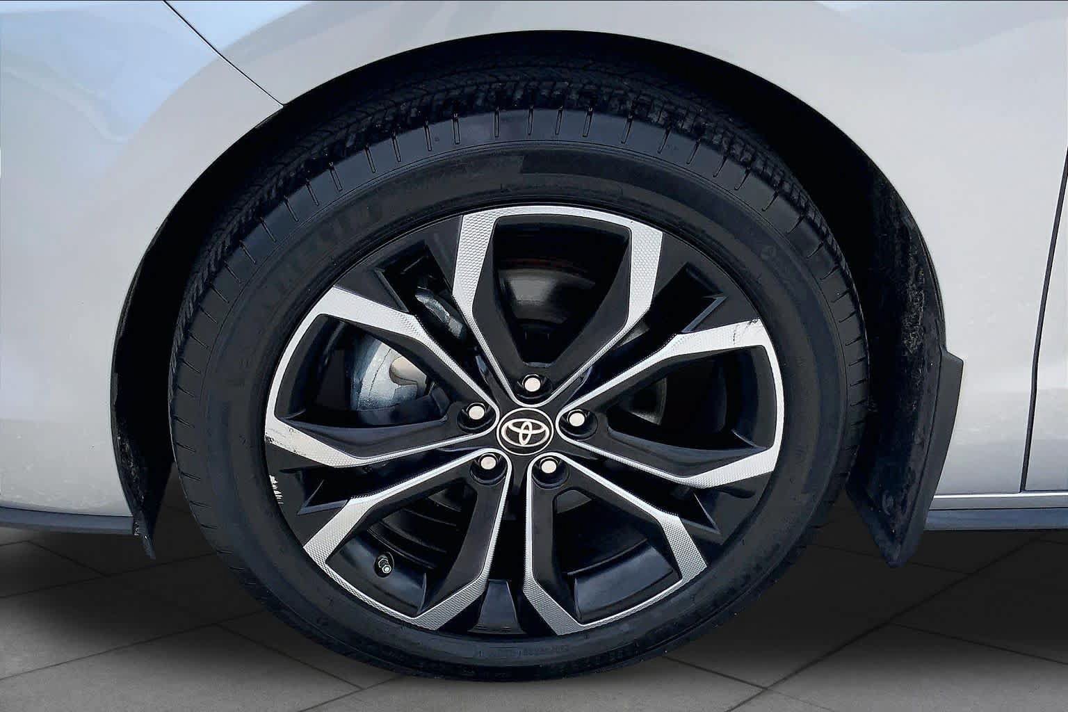 Used 2025 Toyota Sienna Platinum FWD image 11