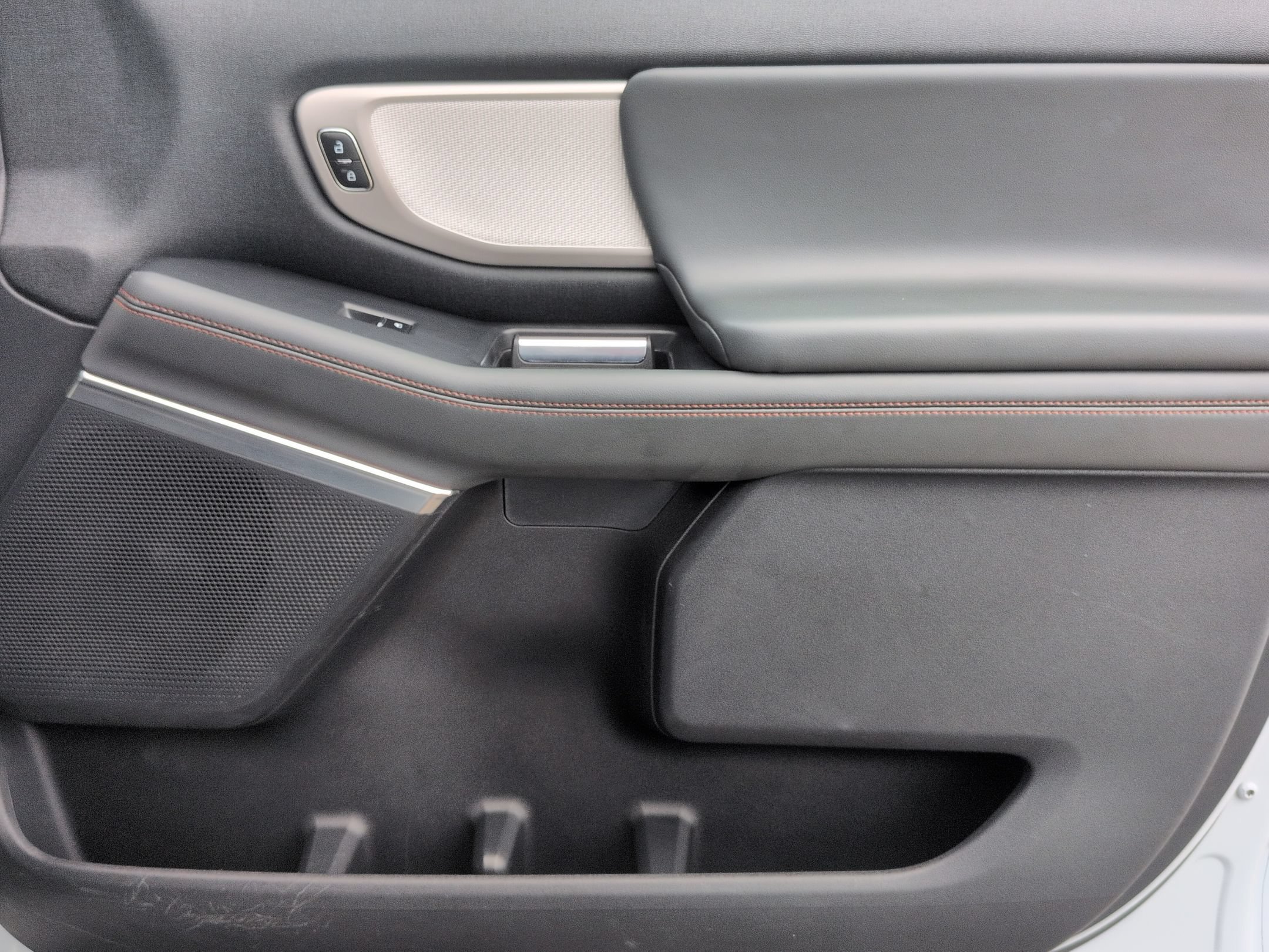 Certified 2025 Ford Expedition Active AWD/4WD image 36