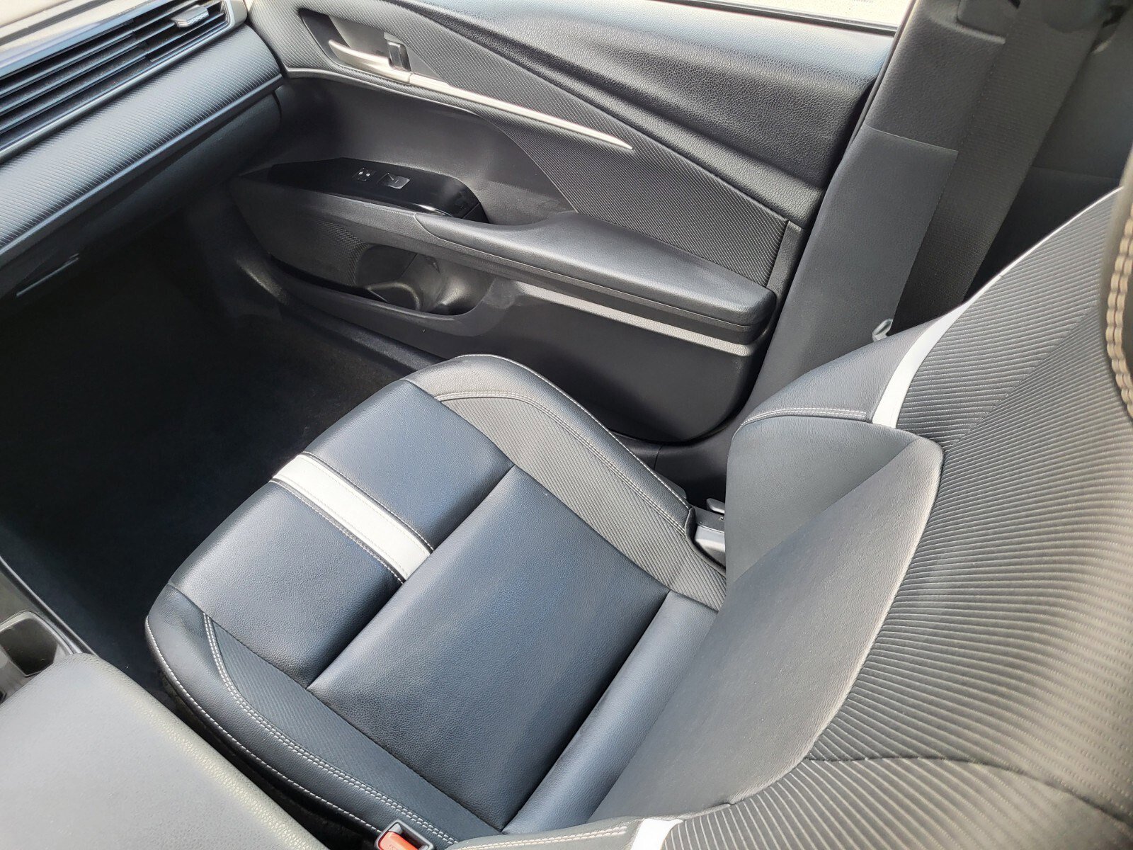 Used 2025 Toyota Camry SE image 16