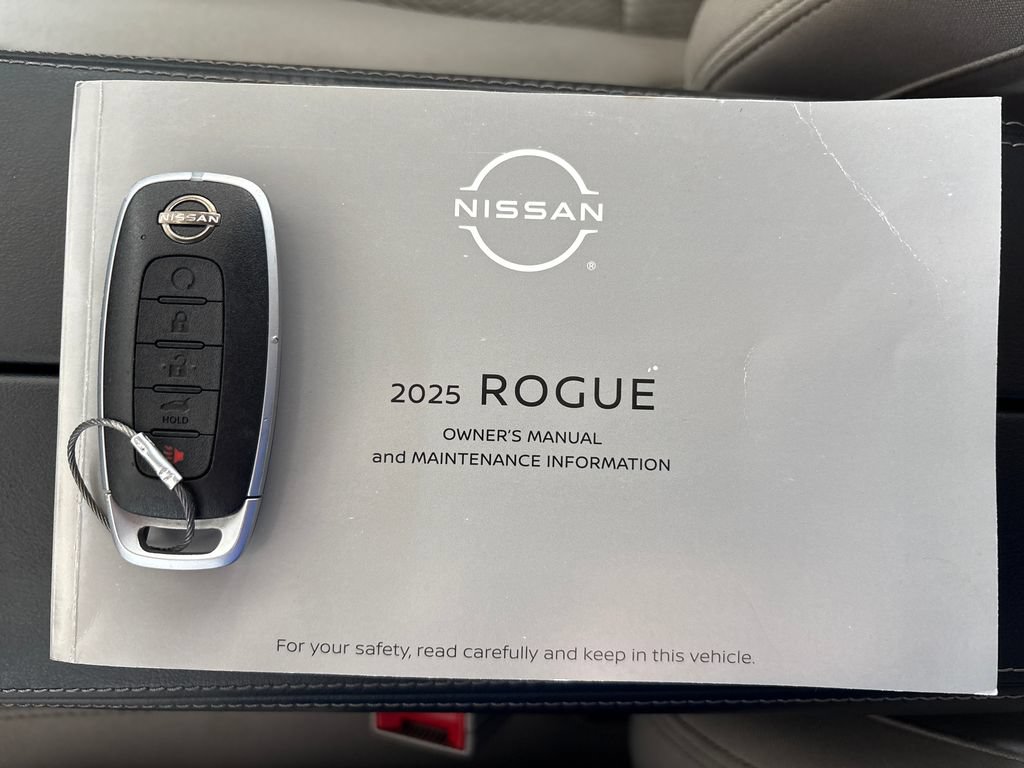 Used 2025 Nissan Rogue SV AWD/4WD image 19