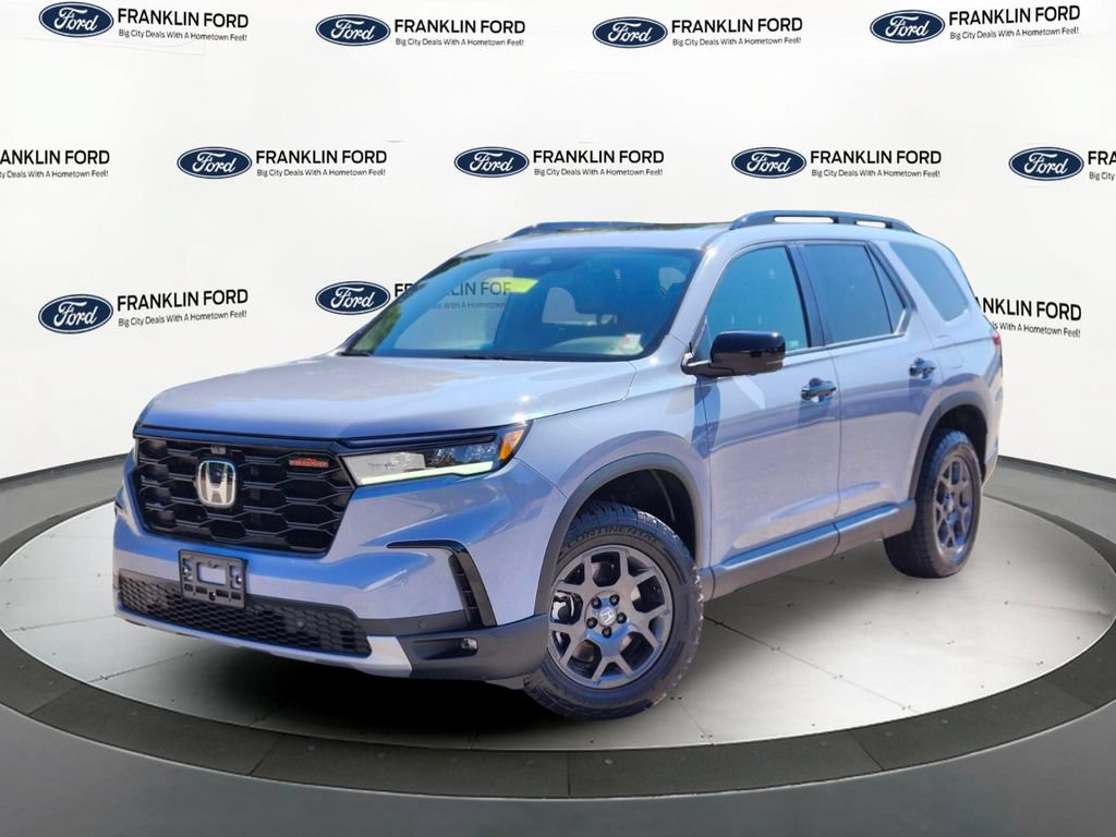 Used 2025 Honda Pilot TrailSport image 1