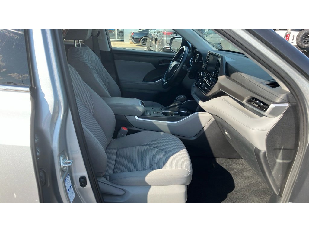 Used 2021 Toyota Highlander LE w/ Protection Package #3 (TMS) image 36