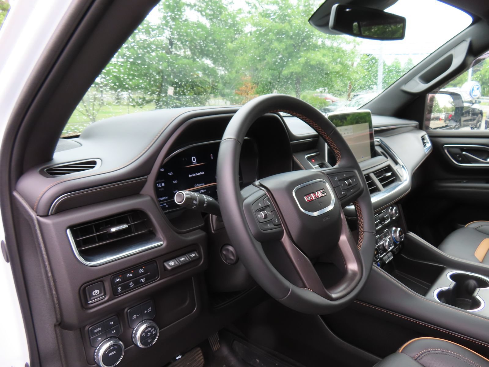 Used 2024 GMC Yukon XL AT4 w/ AT4 Premium Package AWD/4WD image 16