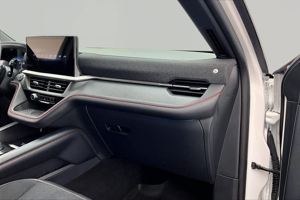 Certified 2025 Ford Explorer ST AWD/4WD image 17