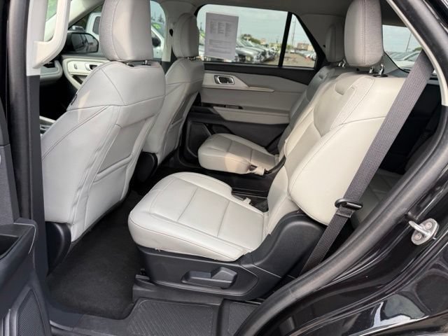 Certified 2025 Ford Explorer Active w/ Active Comfort Package AWD/4WD image 15