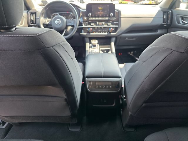 Used 2022 Nissan Pathfinder SV AWD/4WD image 15