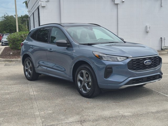 Certified 2024 Ford Escape ST-Line w/ Tech Pack #1 AWD/4WD image 3