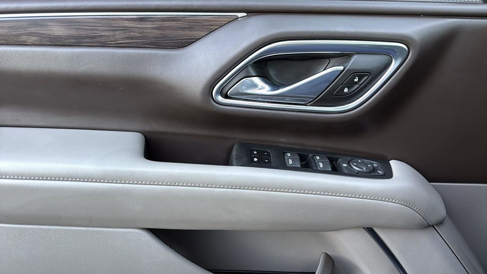 Used 2021 Chevrolet Suburban LT w/ Rear Media and Nav Package image 12