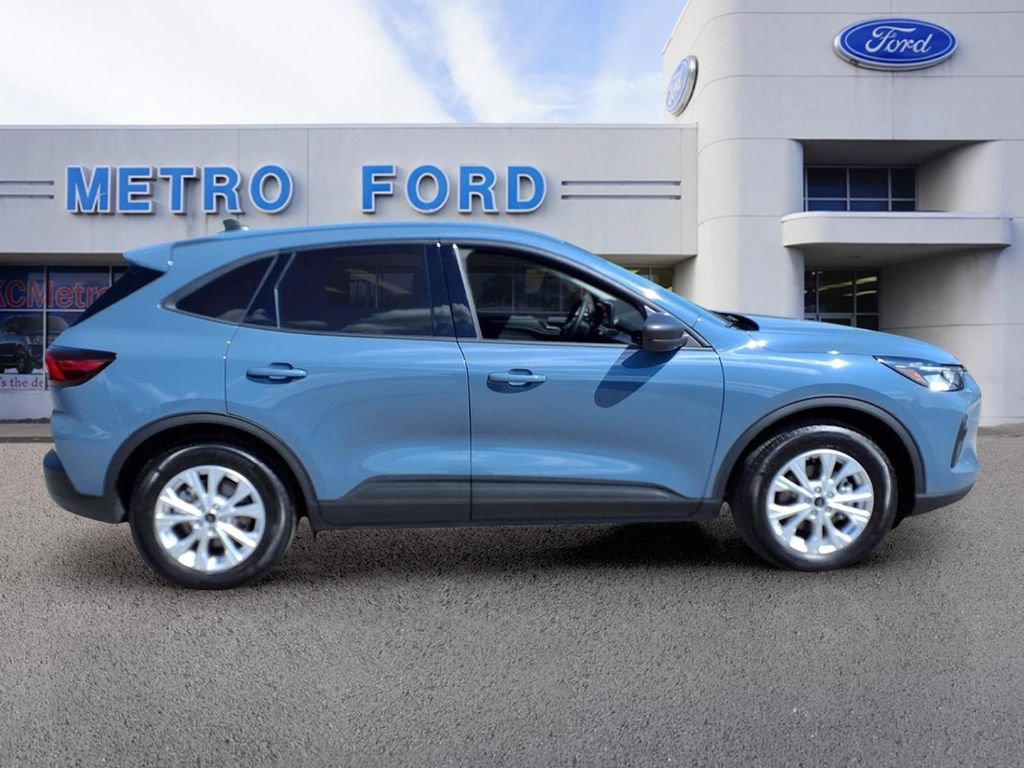 Certified 2025 Ford Escape Active w/ Cold Weather Package FWD image 2