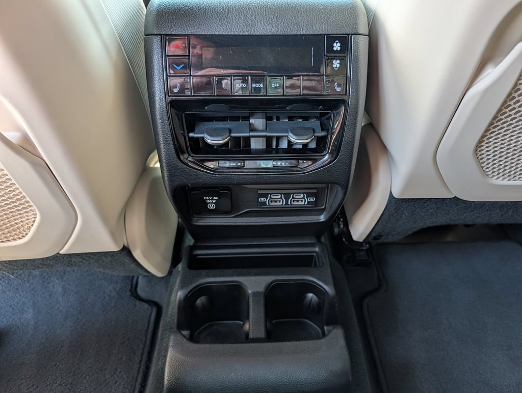 Used 2023 Jeep Grand Cherokee L Limited w/ Luxury Tech Group II AWD/4WD image 27
