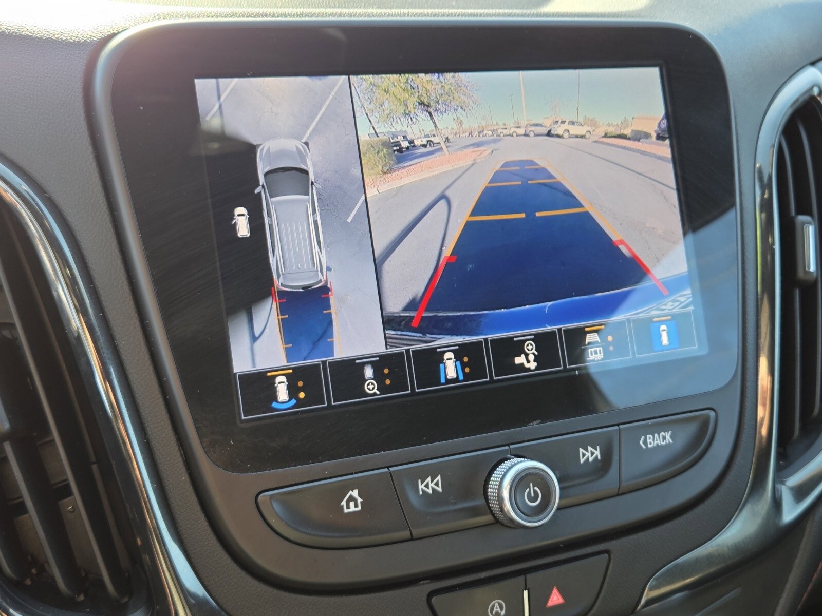 Used 2022 Chevrolet Equinox RS w/ Infotainment Package image 21