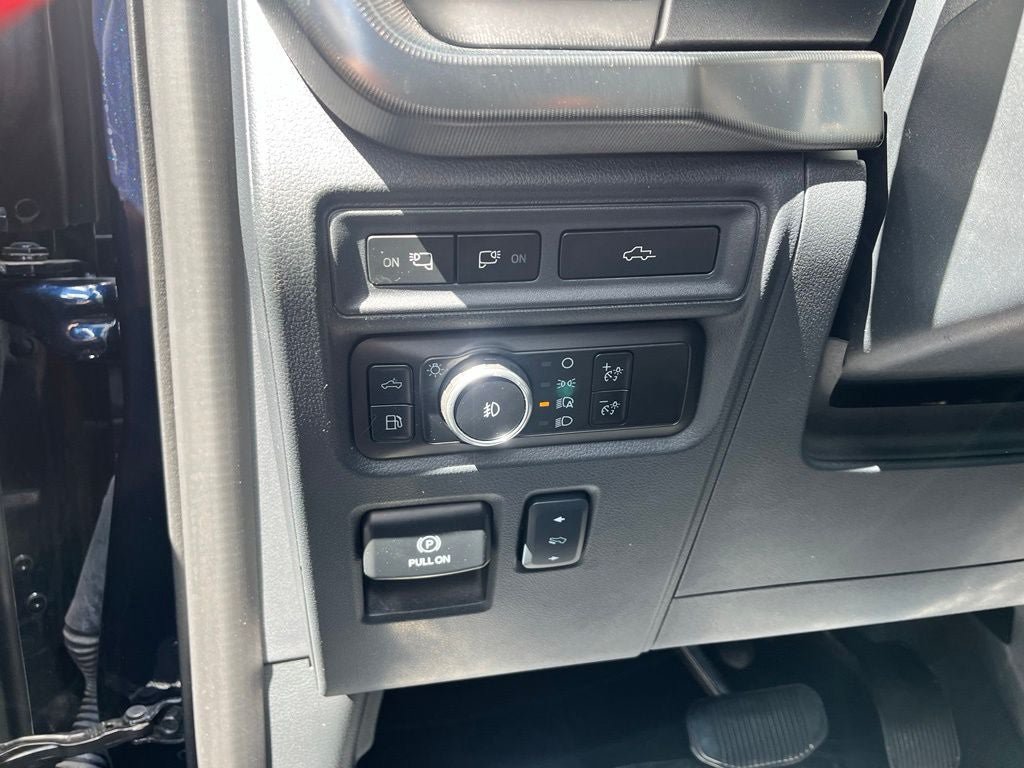 Certified 2024 Ford F150 Platinum w/ Equipment Group 702A High AWD/4WD image 40