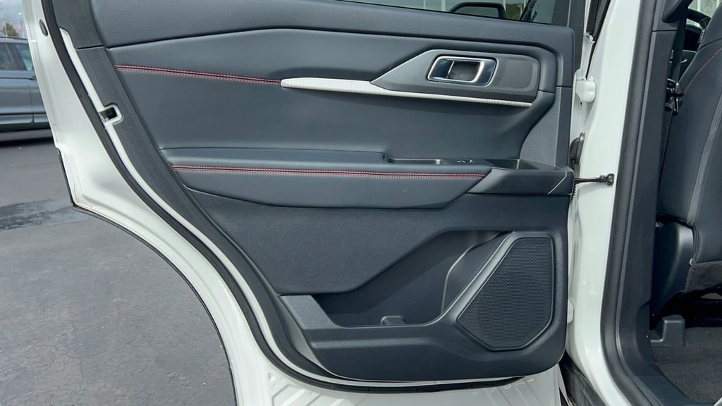 Certified 2025 Ford Explorer ST-Line image 38