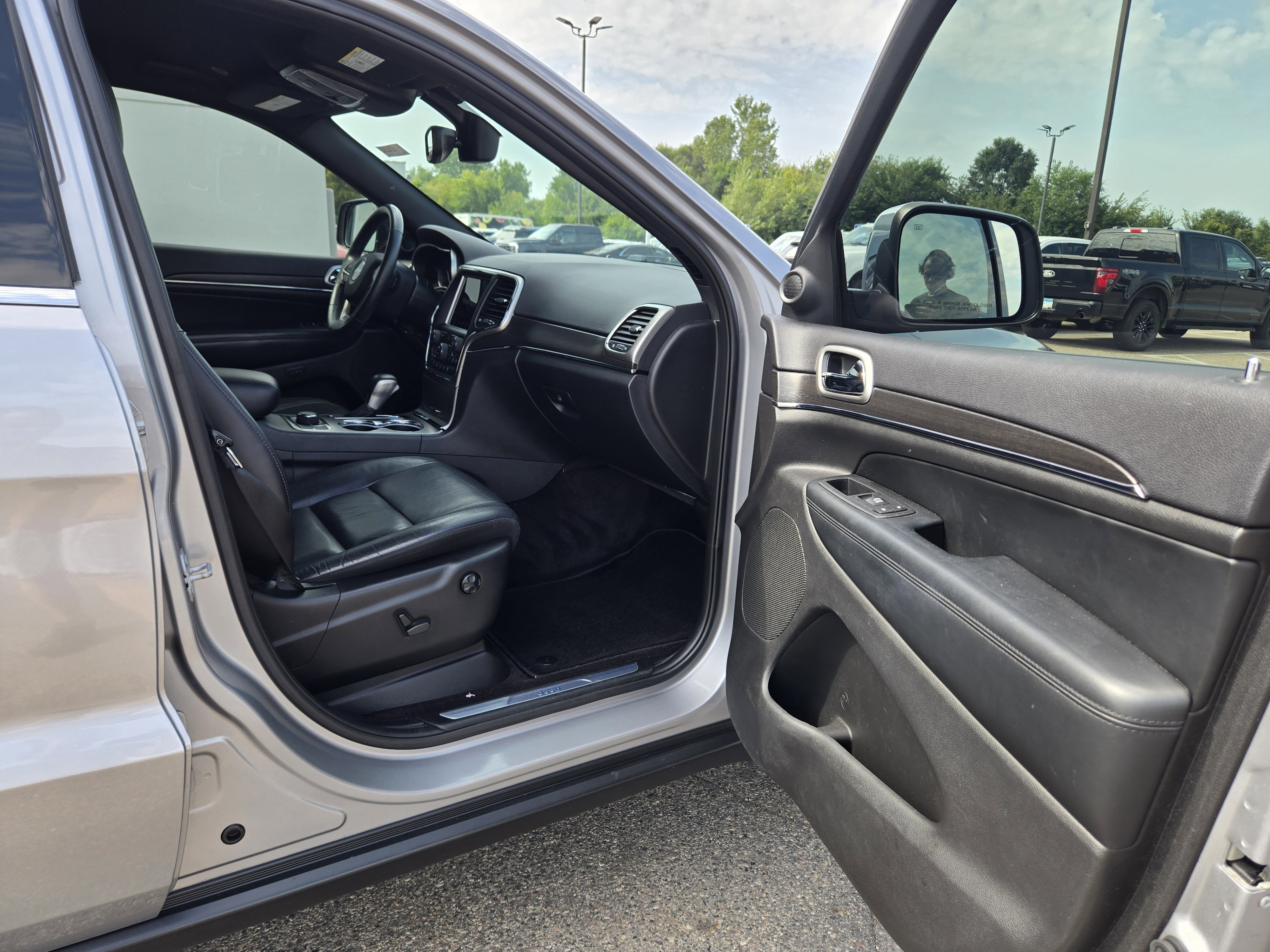 Used 2018 Jeep Grand Cherokee Limited image 16