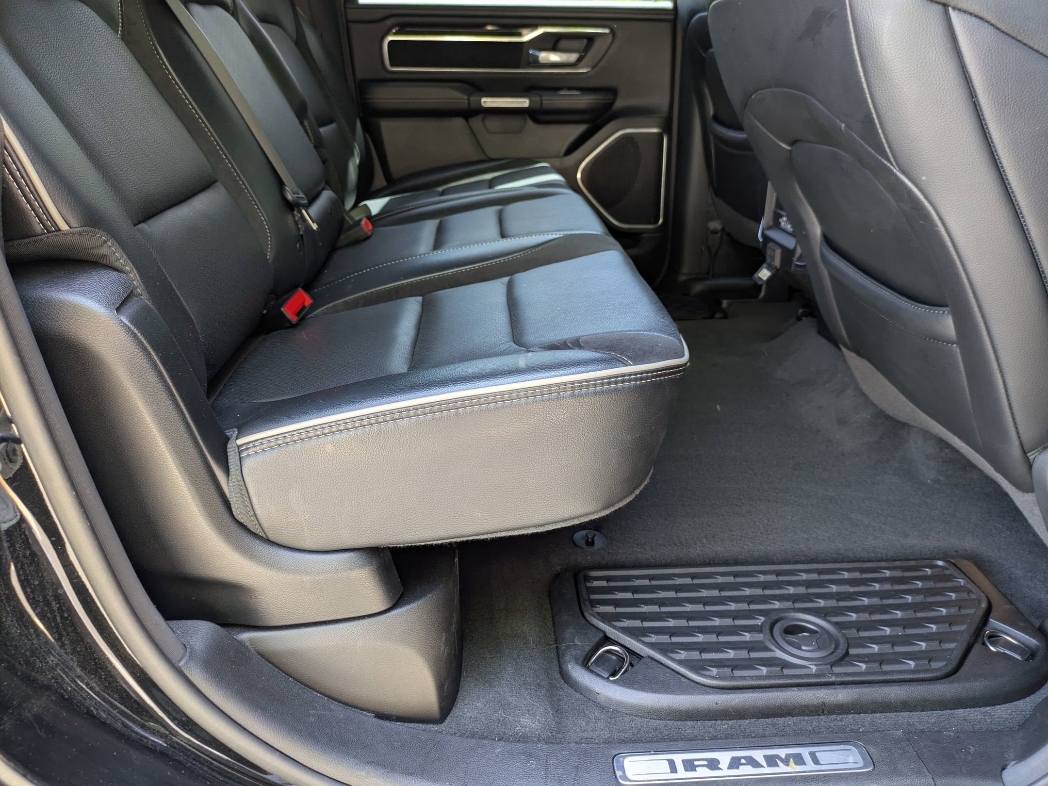 Used 2022 RAM 1500 Laramie w/ Sport Appearance Package AWD/4WD image 35