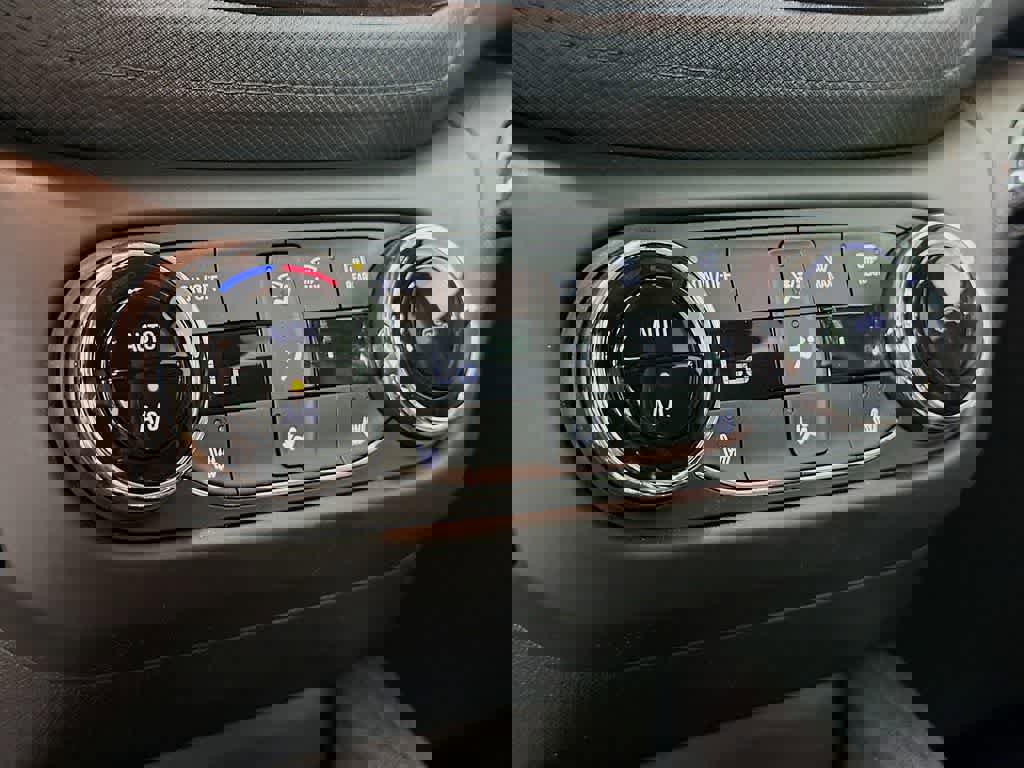 Used 2023 Chevrolet TrailBlazer LT w/ Convenience Package image 17