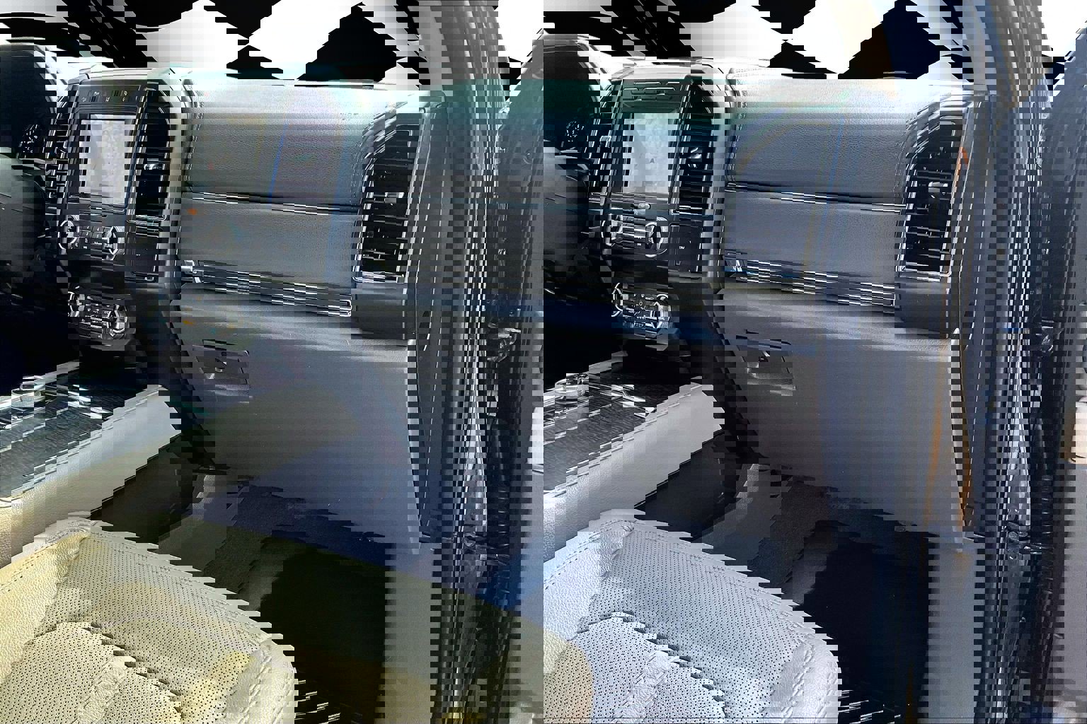 Certified 2021 Ford Expedition Max Limited image 16