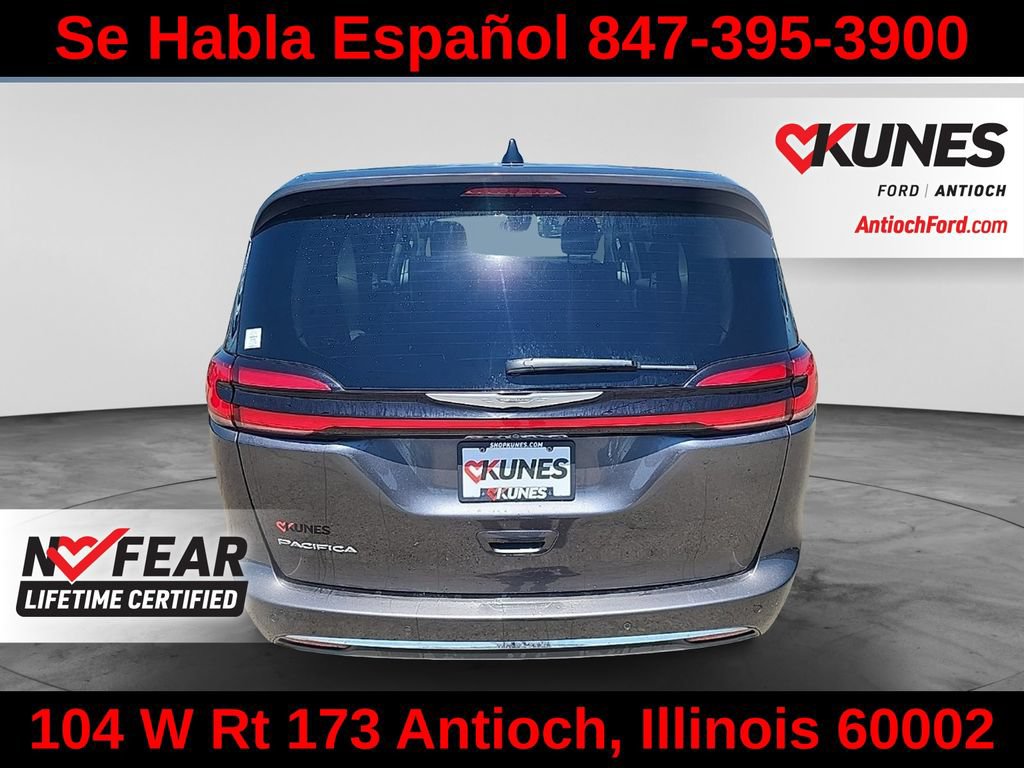 Used 2023 Chrysler Pacifica Touring-L FWD image 9