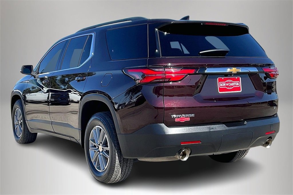 Used 2023 Chevrolet Traverse LT image 2
