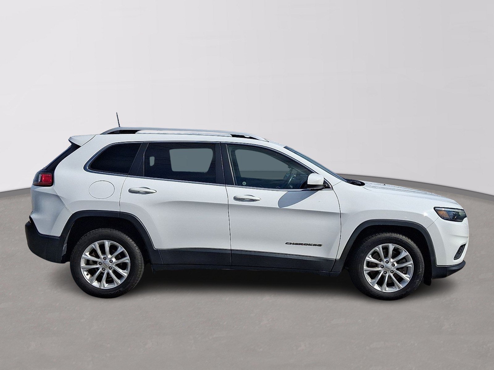 Used 2019 Jeep Cherokee Latitude w/ Popular Appearance Group FWD image 7