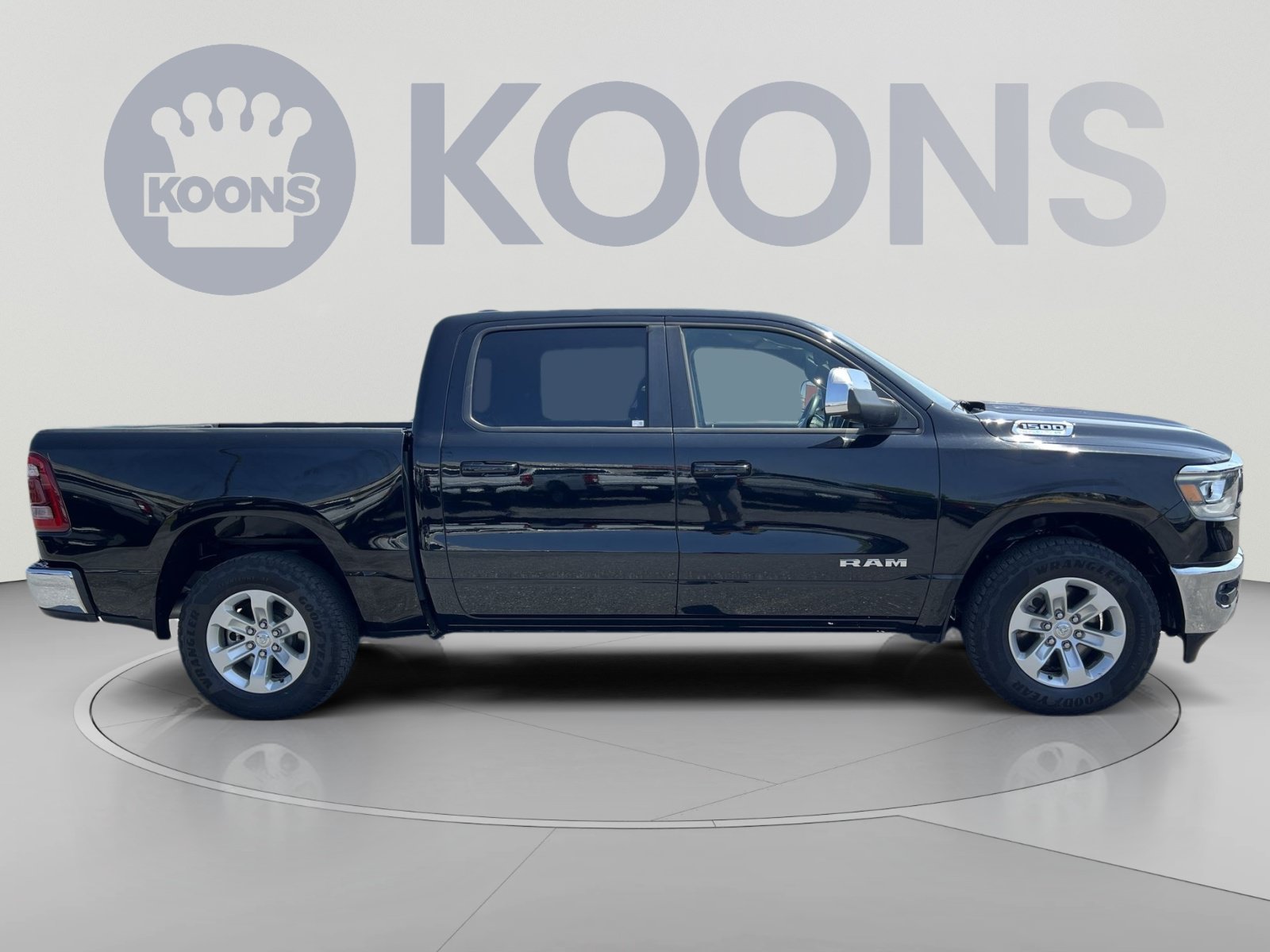Used 2024 RAM 1500 Laramie AWD/4WD image 8