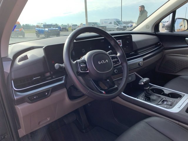 Used 2025 Kia Carnival image 10