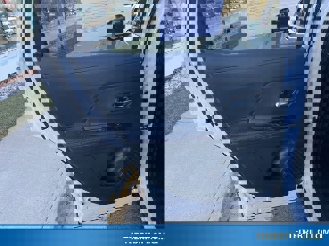 Used 2025 Nissan Kicks SR image 18