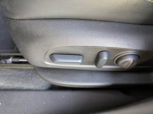 Used 2023 Chevrolet Equinox Premier image 22