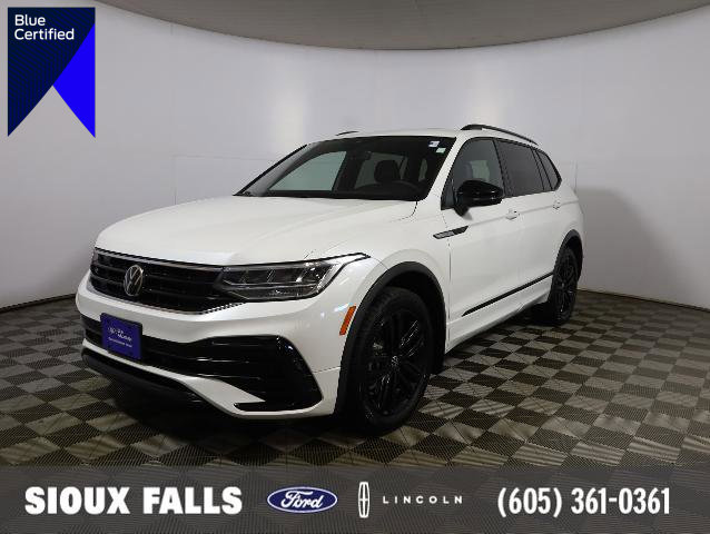 Used 2022 Volkswagen Tiguan SE R-Line image 1