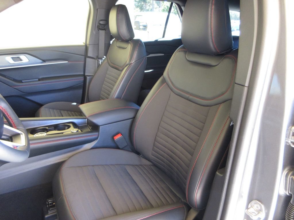 Certified 2026 Ford Explorer ST-Line w/ ST-Line Street Pack RWD image 12