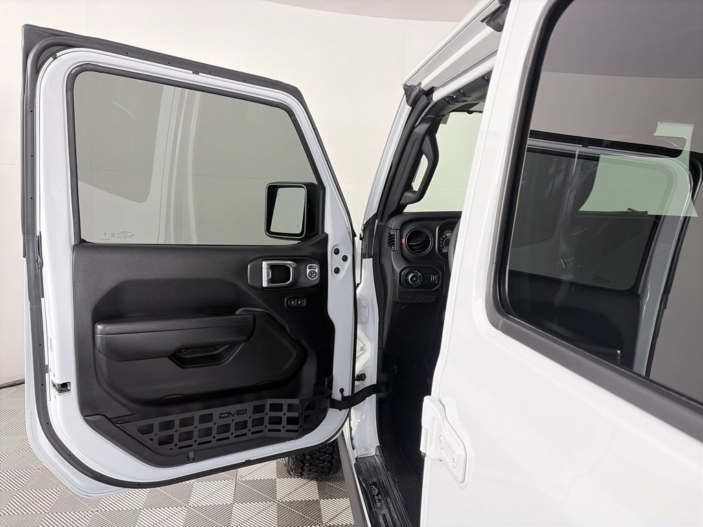 Used 2024 Jeep Wrangler Unlimited Rubicon w/ Technology Group image 10