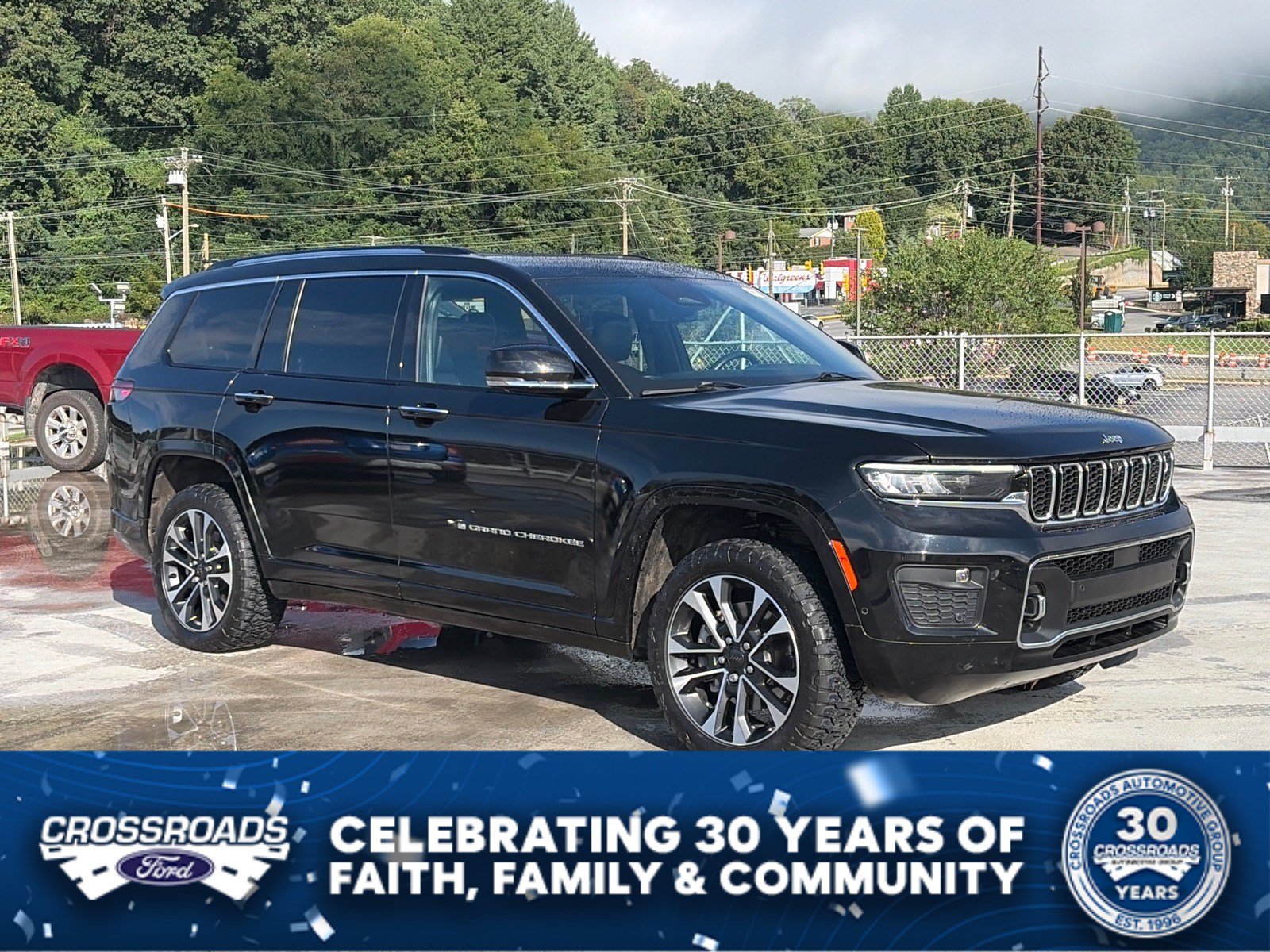 Used 2022 Jeep Grand Cherokee L Overland w/ Advanced Protech Group III AWD/4WD image 1