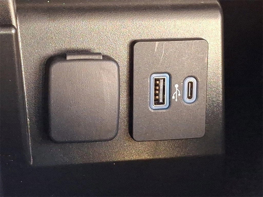 Certified 2022 Ford Explorer XLT w/ Equipment Group 202A image 25