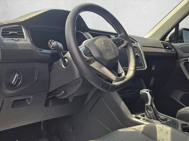 Used 2024 Volkswagen Tiguan SE FWD image 9