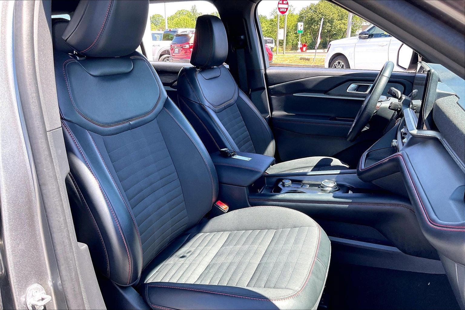 Certified 2025 Ford Explorer ST-Line w/ ST-Line Street Pack AWD/4WD image 7