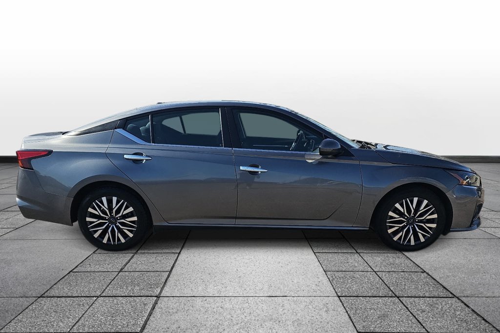Used 2023 Nissan Altima 2.5 SV FWD image 4