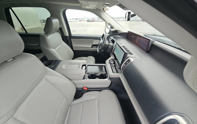 Certified 2025 Ford Expedition Active AWD/4WD image 6