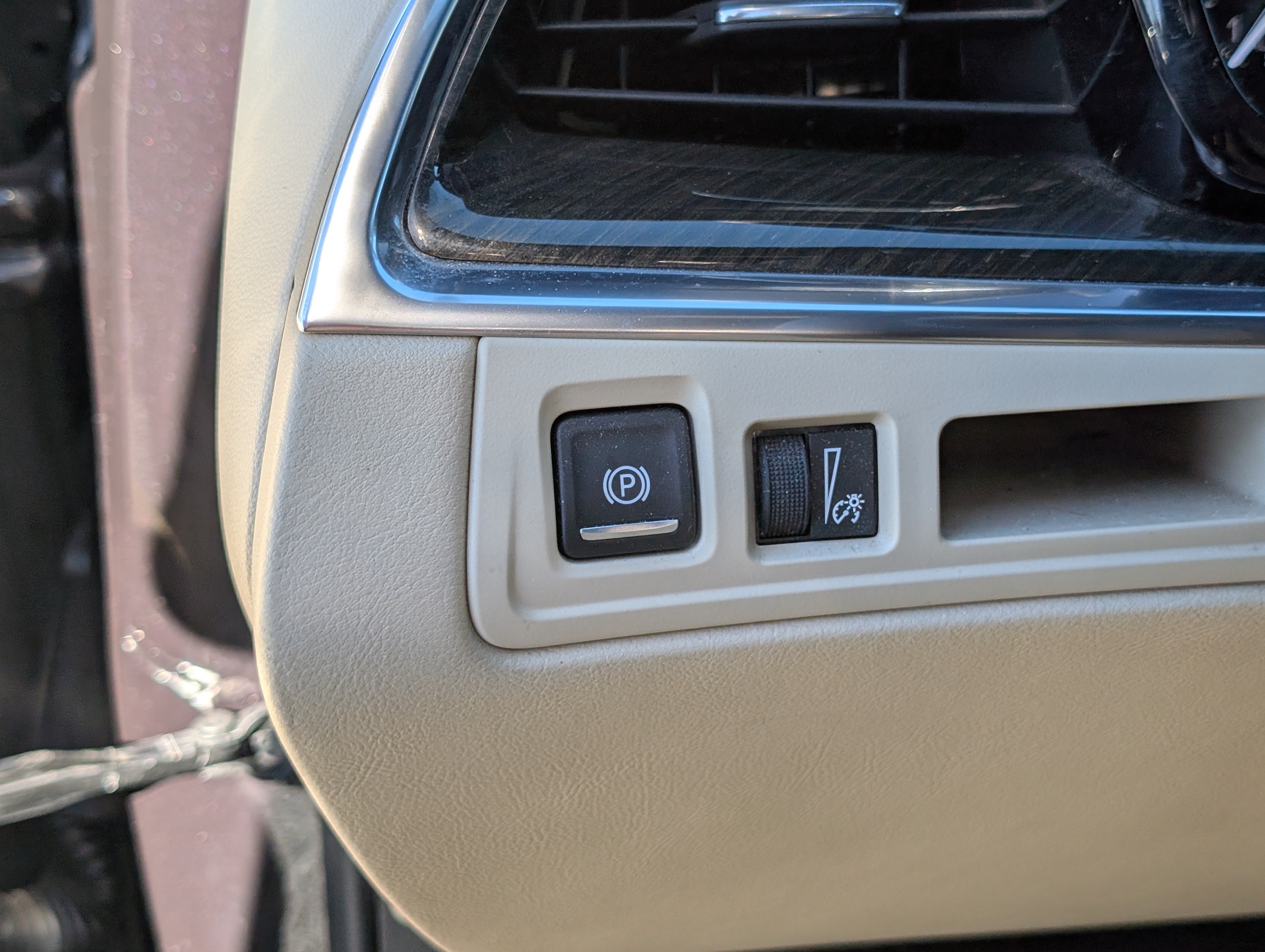 Used 2018 Cadillac XT5 AWD image 24