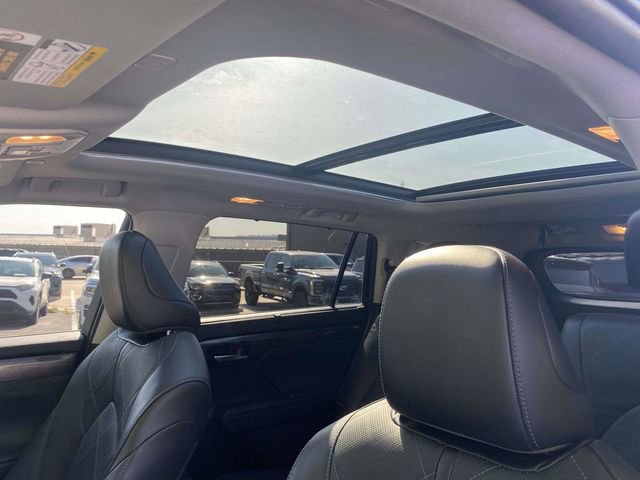 Used 2023 Toyota Highlander Platinum FWD image 17