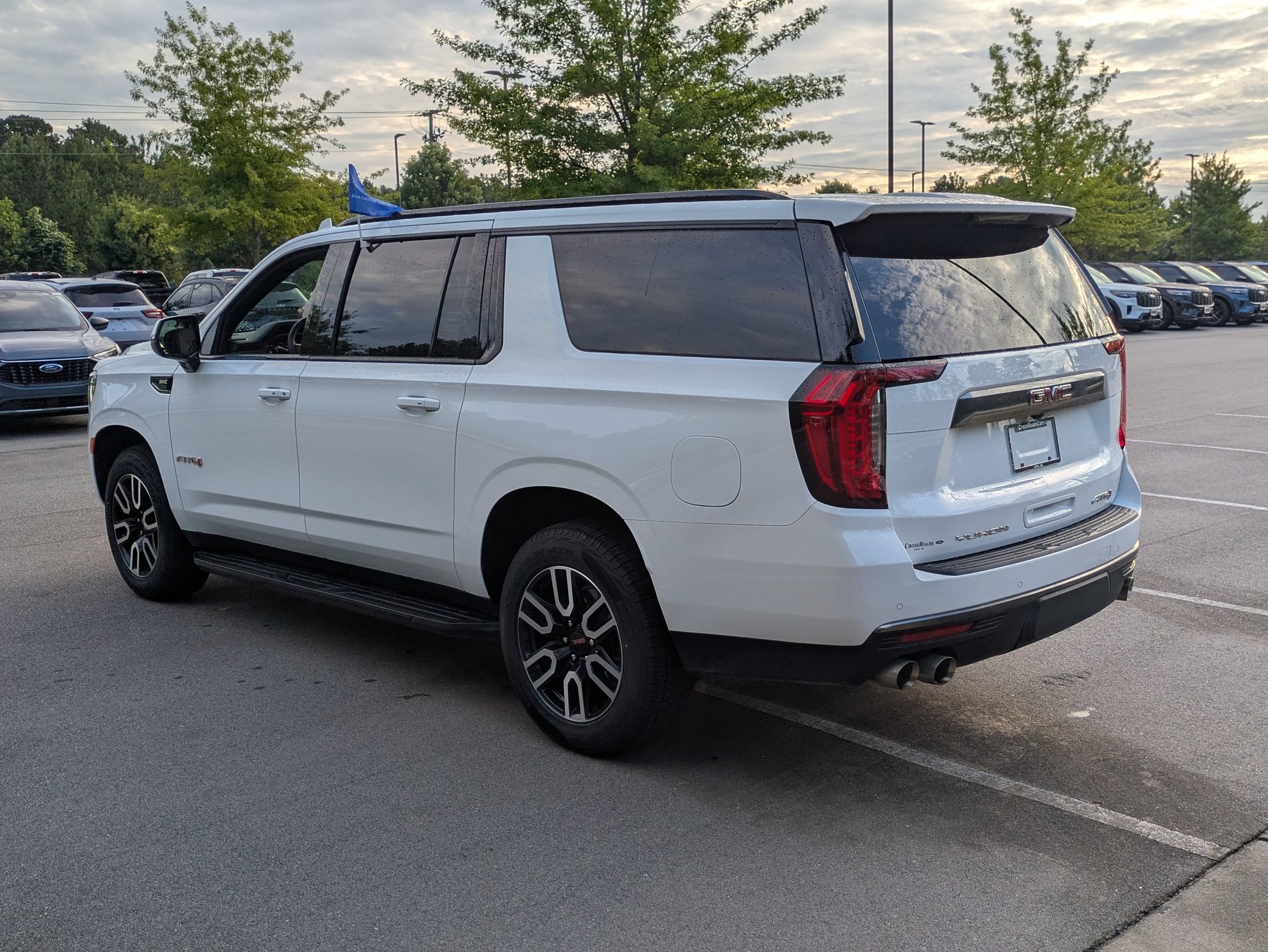 Used 2023 GMC Yukon XL AT4 AWD/4WD image 6