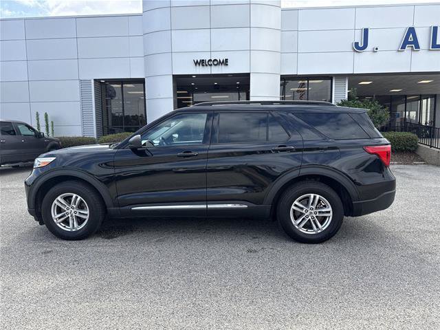 Certified 2022 Ford Explorer XLT AWD/4WD image 2