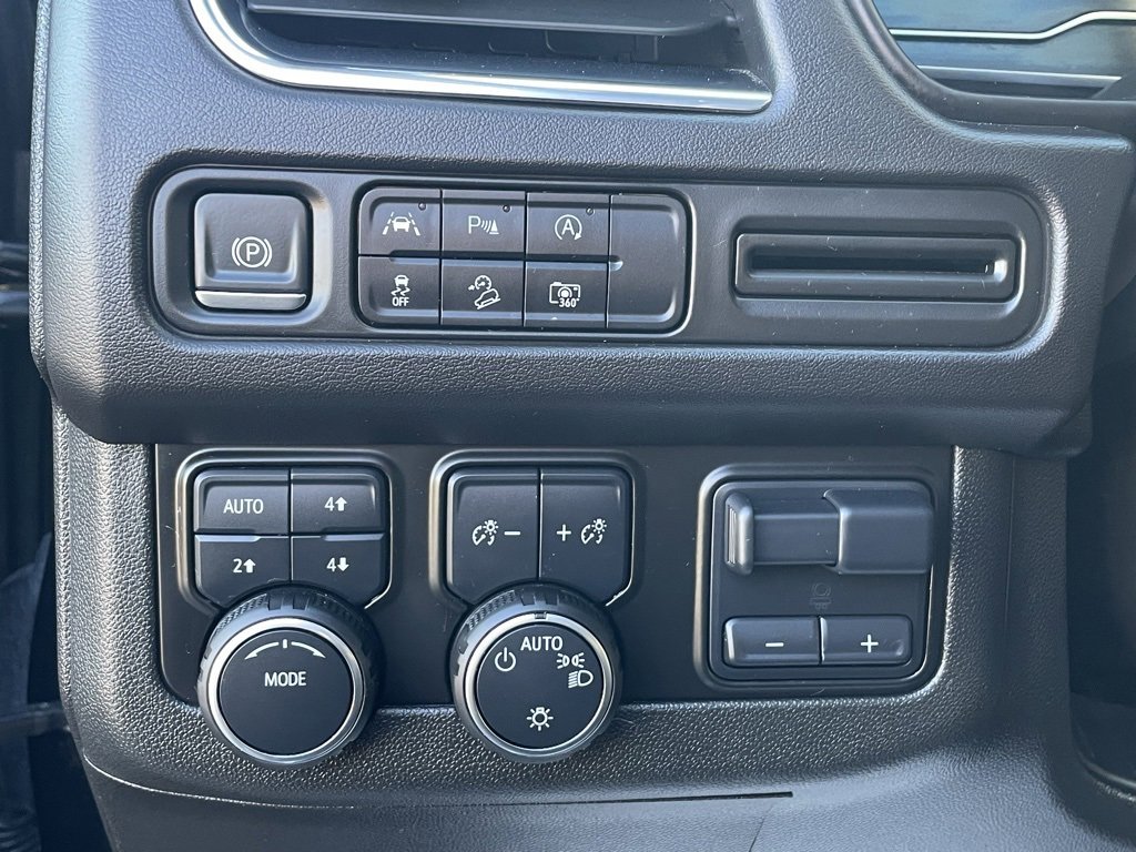 Used 2024 Chevrolet Suburban Z71 w/ Luxury Package image 36