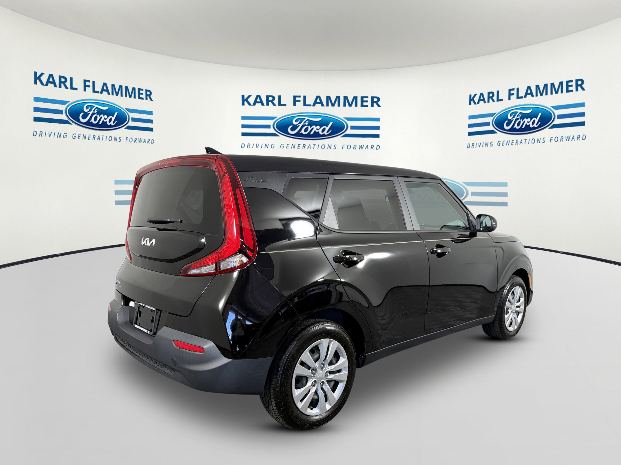 Used 2022 Kia Soul LX image 3