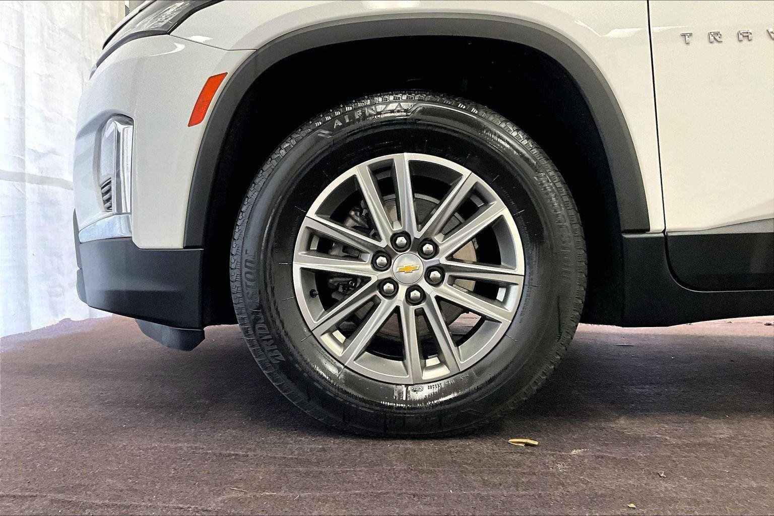 Used 2023 Chevrolet Traverse LT image 10