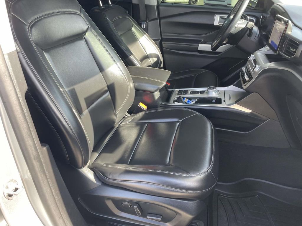 Certified 2021 Ford Explorer XLT w/ Equipment Group 202A image 29