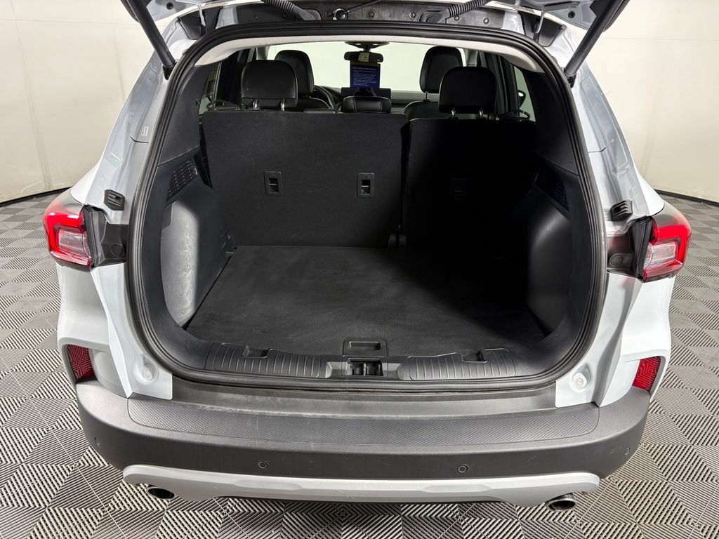 Certified 2025 Ford Escape SE FWD image 31