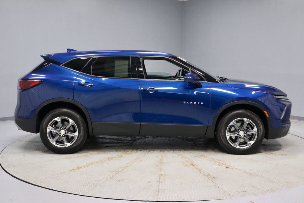 Used 2023 Chevrolet Blazer LT w/ Driver Confidence Package AWD/4WD image 5