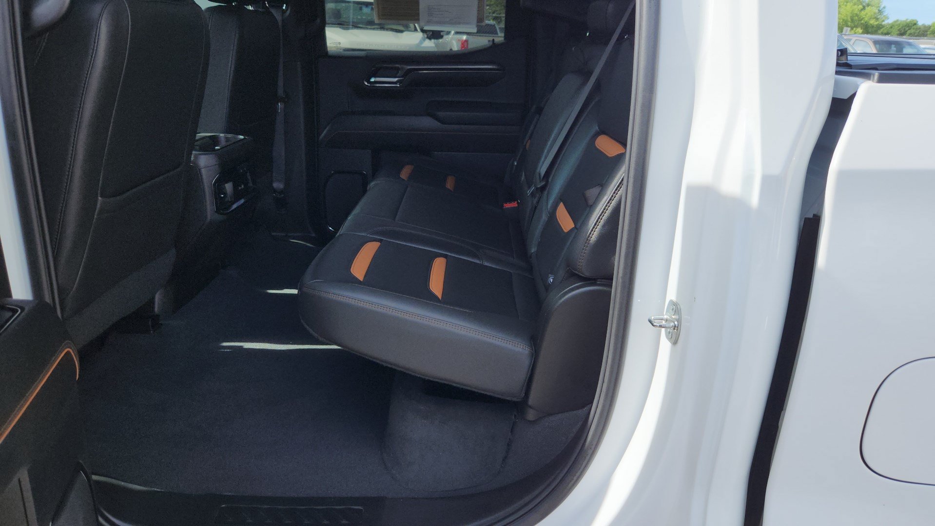 Used 2023 GMC Sierra 1500 AT4 w/ Technology Package AWD/4WD image 22