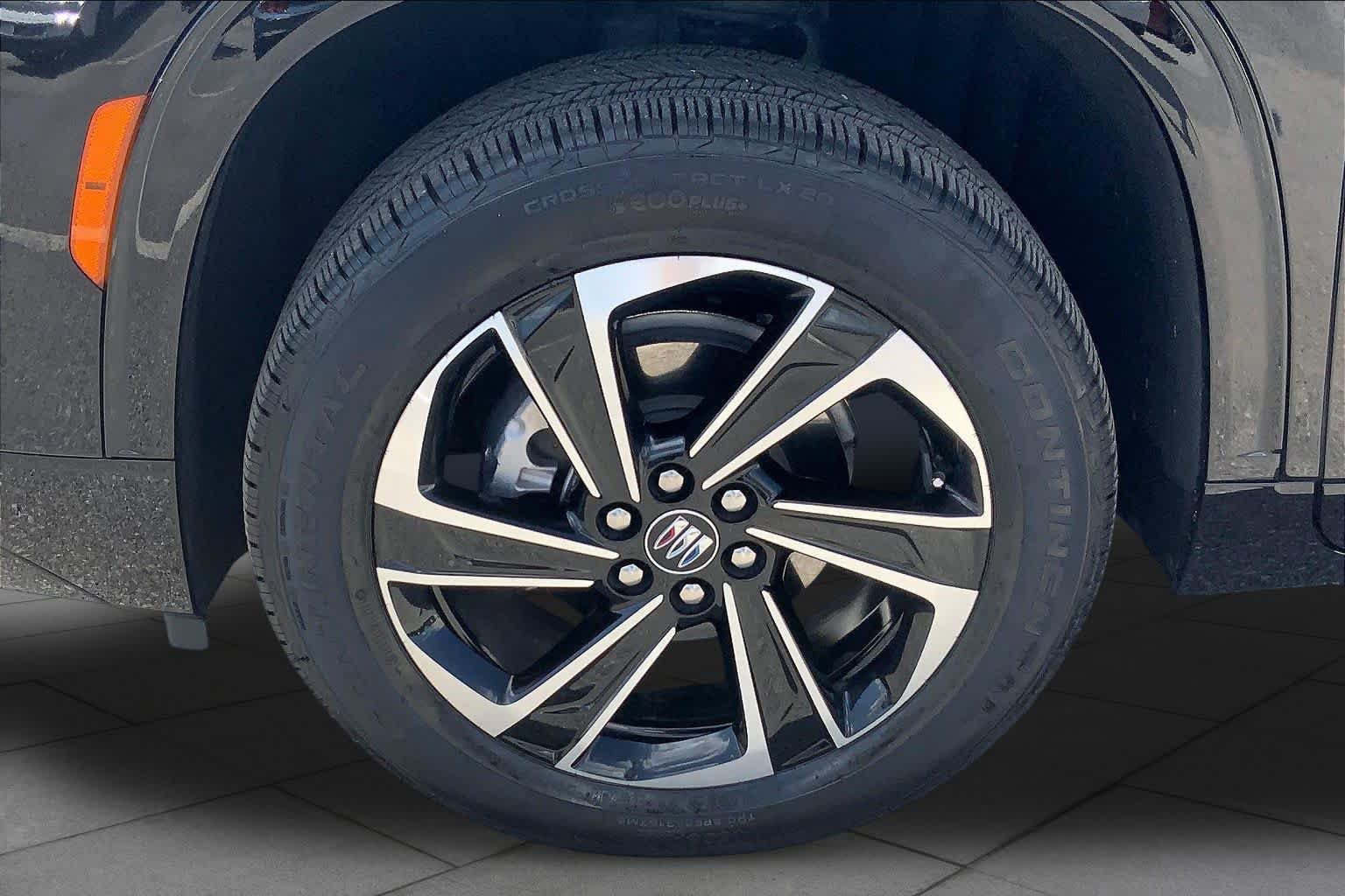 Used 2025 Buick Enclave Sport Touring w/ Power Package FWD image 11